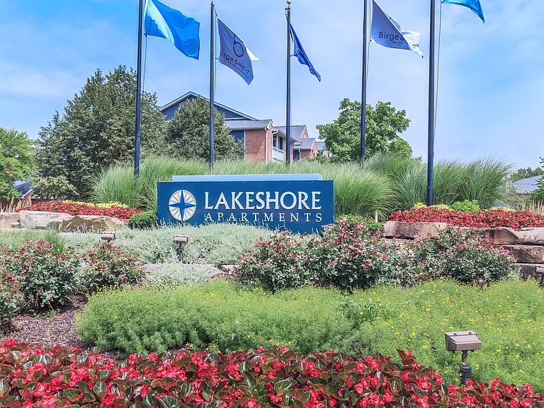Lakeshore Apartments — Photo 64
