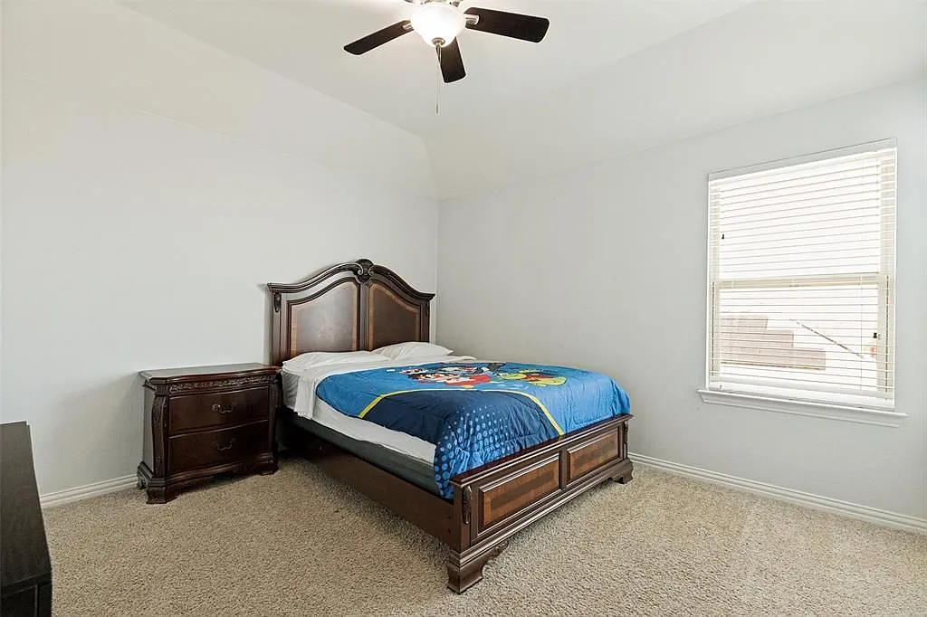 4 bed, 3.5 bath, 2702 sqft, $2,700 — Photo 4