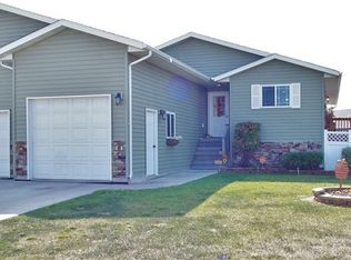 1808 26th St SW, Minot, ND 58701