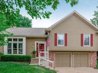 6420 Hilltop St, Shawnee, KS 66226