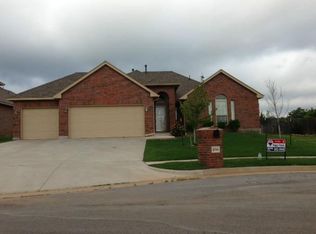 8741 Pikes Peak Rd, Yukon, OK 73099