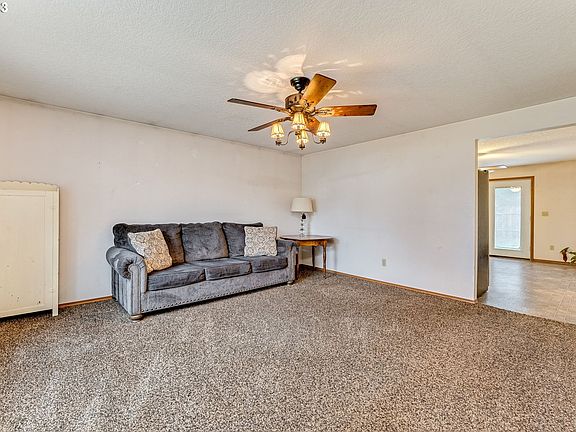 4th image of 16019 NE 1st Cir