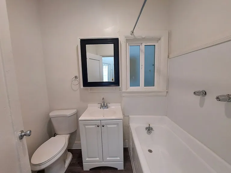 1800 North La Brea Ave — Photo 6