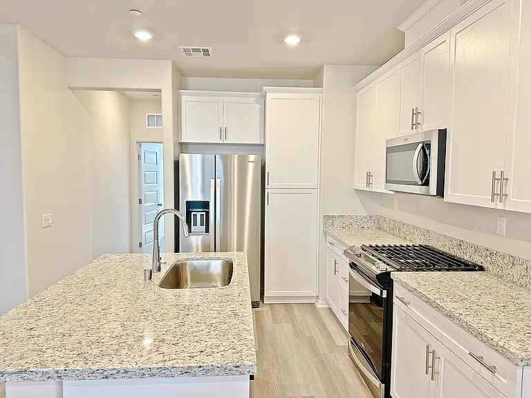 2711 Erebus Ct — Photo 4