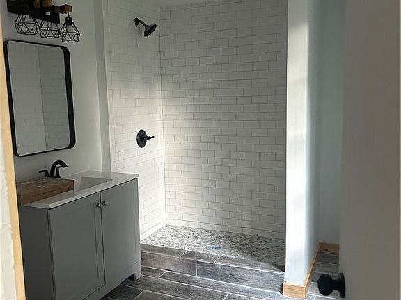 5th image of 30 River St