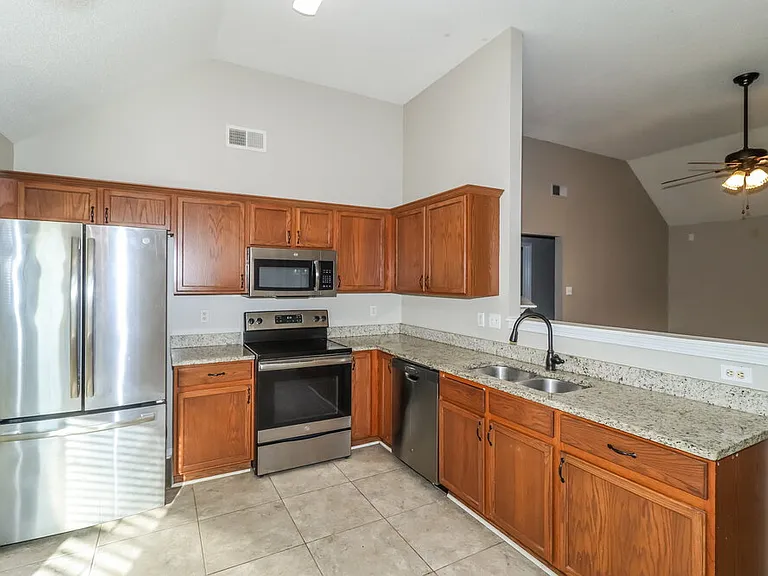 5639 Camden Cv — Photo 8