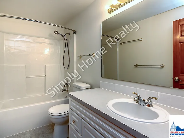 4100 Campus Green Dr NE — Photo 27