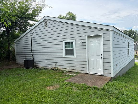 2nd image of 913 Marina St