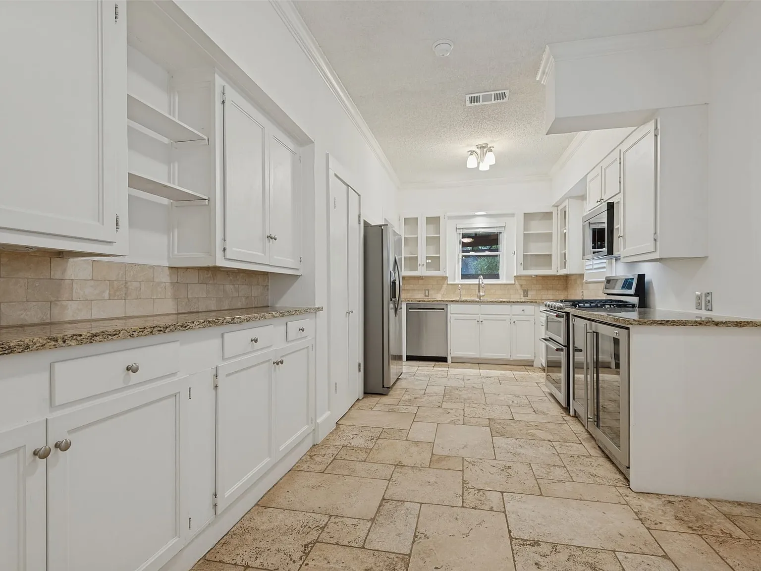 3 bed, 2.0 bath, 1788 sqft, $5,500 — Photo 4