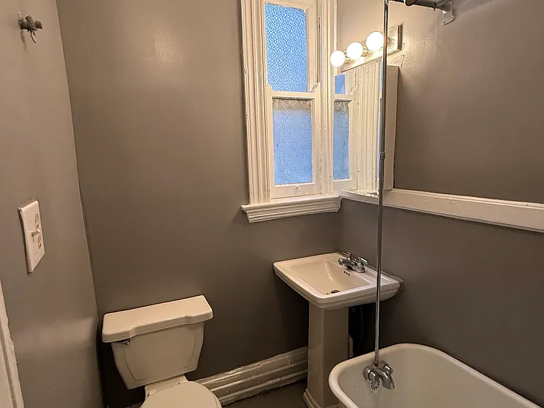 1626 Chase Ave #6 — Photo 10