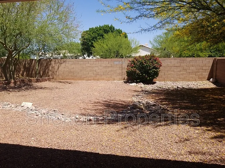 6822 W Louise Dr — Photo 9