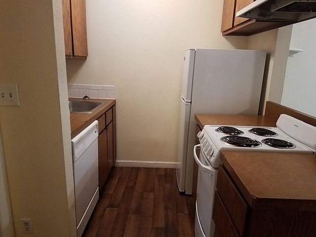 2537 Spruce Street, Apt. #3 - kitchen