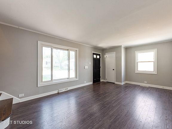 2nd image of 815 N Kennicott Ave