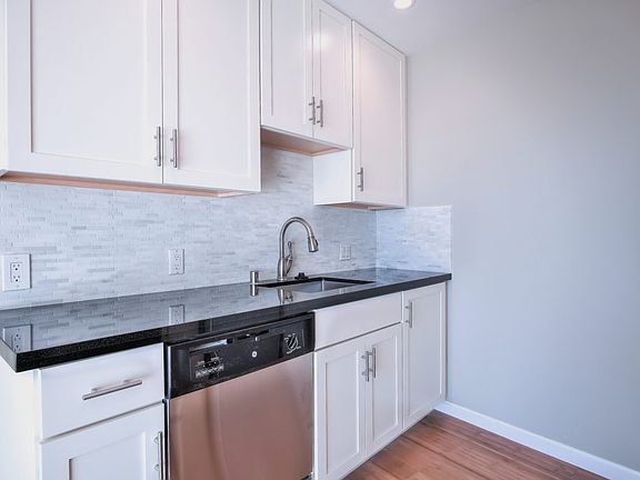 5th image of 895 Burnett Ave APT 6