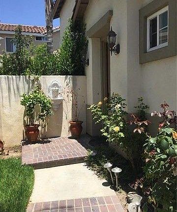 Front Walkup with CourtYard