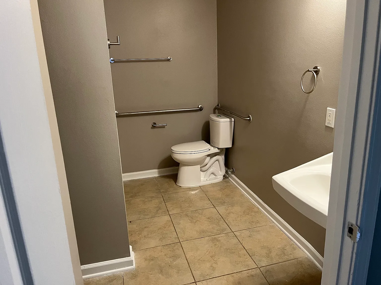 2 bed, 1100 sqft, $900 — Photo 4