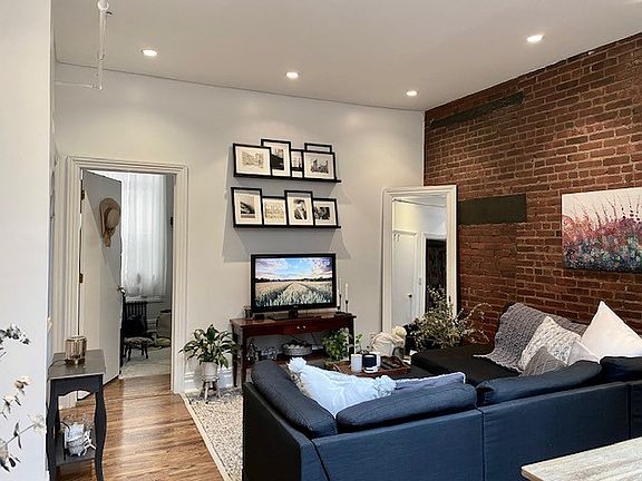 3rd image of 11 E 30th St #6R