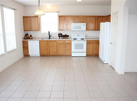 5th image of 3106 Candlebrook Dr