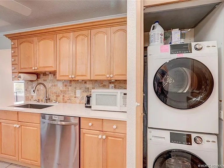 1289 NE Ocean Blvd #5 — Photo 15