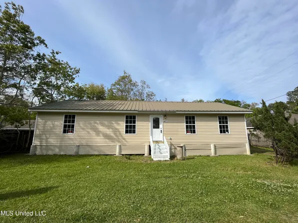 4472 Pierce Rd, Diberville, MS 39540