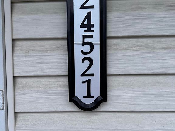 3rd image of 24521 Maple St