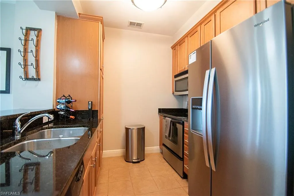2 bed, 2.0 bath, 1380 sqft, $5,500 — Photo 3