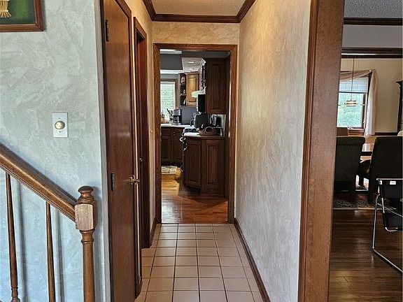 4th image of 6671 Queens Way