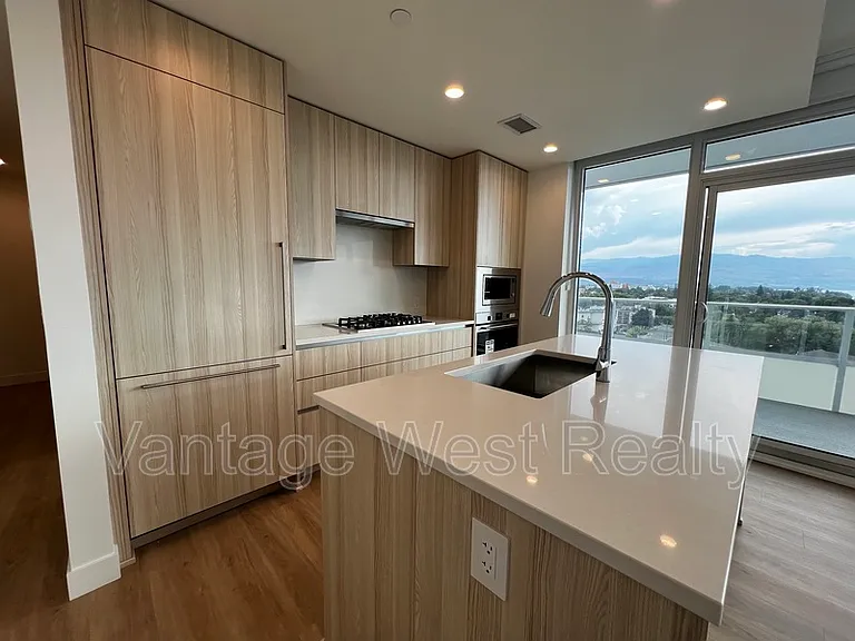 1626 Water St #807 — Photo 2