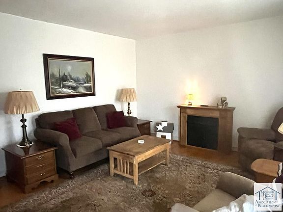 5th image of 370 Tanglewood Dr
