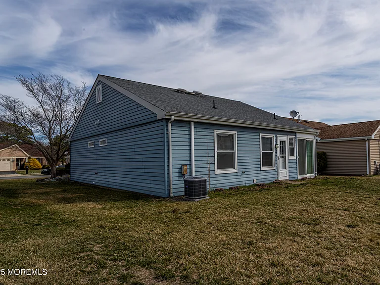 73 Buckingham Dr N — Photo 18