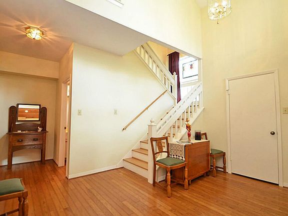 4th image of 10001 Kemp Forest Dr
