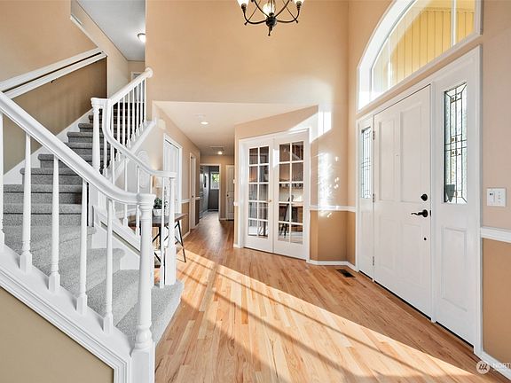 Bed/Bonus rooms are upstairs .... the office is tucked behind the French doors ... the very large laundry room is at the end of the hall.>
