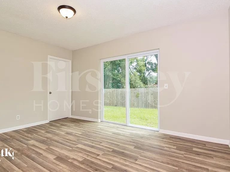 500 Brenda Dr — Photo 5