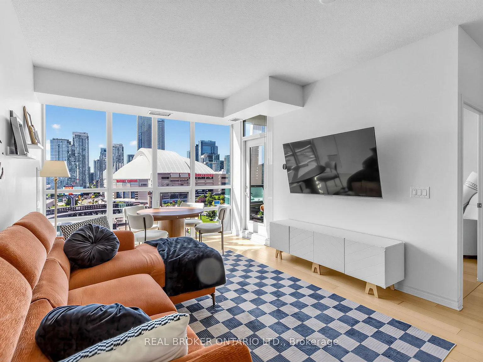 25 Lower Simcoe St — Photo 3