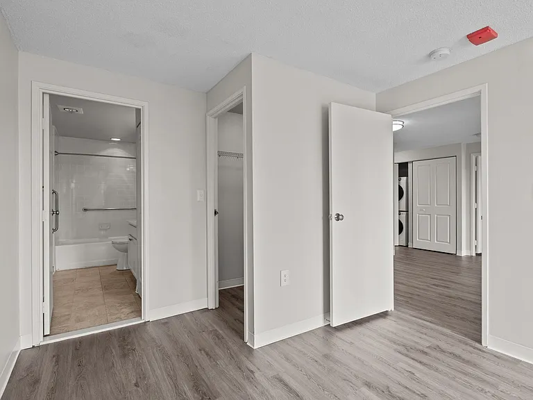 Bedroom with Bathroom
