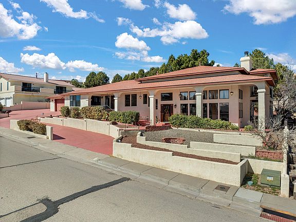 2nd image of 1705 Calle Del Vista Rd NW