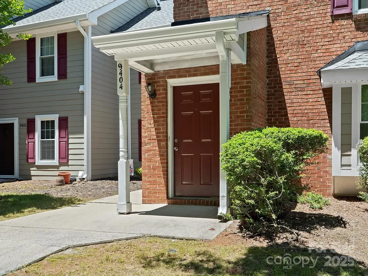 Building Photo - 9404 S Vicksburg Park Ct