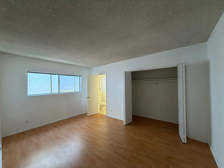 1603 Granville Ave — Photo 13