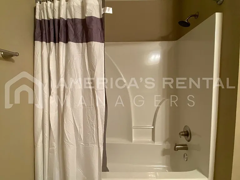4230 Lochshire Ln — Photo 33
