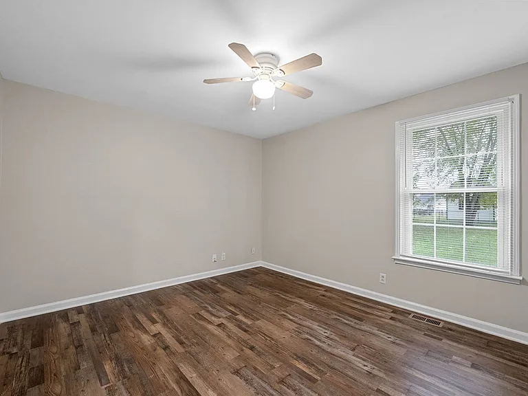 410 Appleton Dr — Photo 13