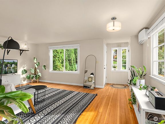 5th image of 11747 Bartlett Ave NE