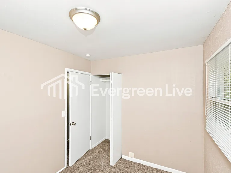 5543 E 42nd St — Photo 8
