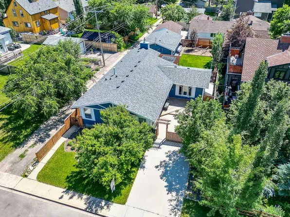 723 N 5th Ave SW, High River, AB T1V 1B9
