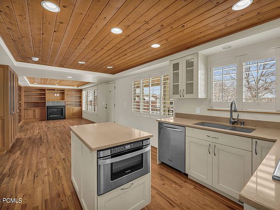 3rd image of 2941 S Zenith Cir