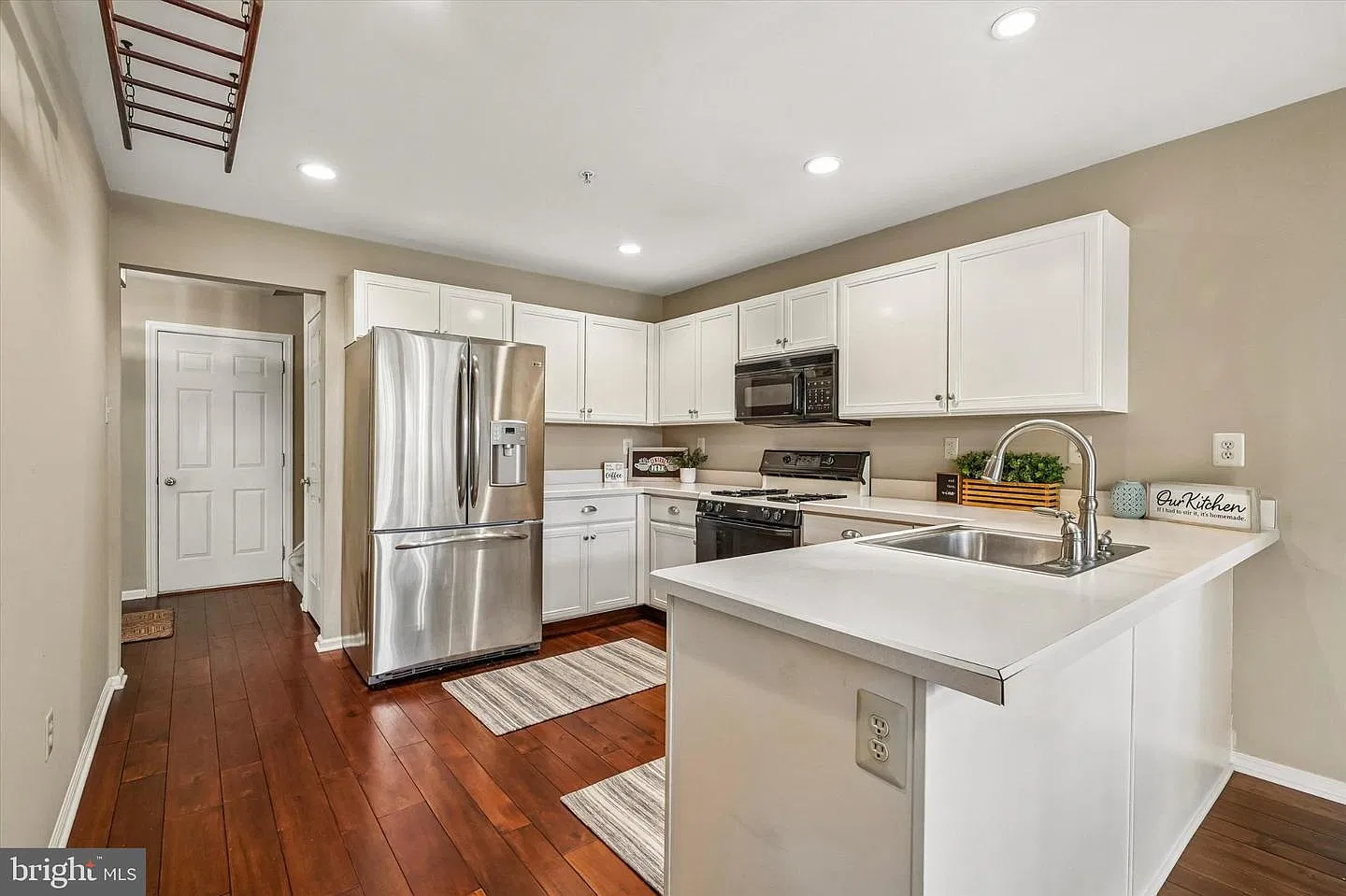 3 bed, 2064 sqft, $3,000 — Photo 4