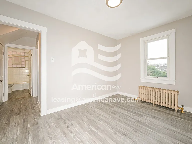 1070445_006_living_room_6.jpg