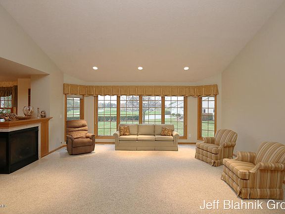 4th image of 2705 Schindler Dr NW