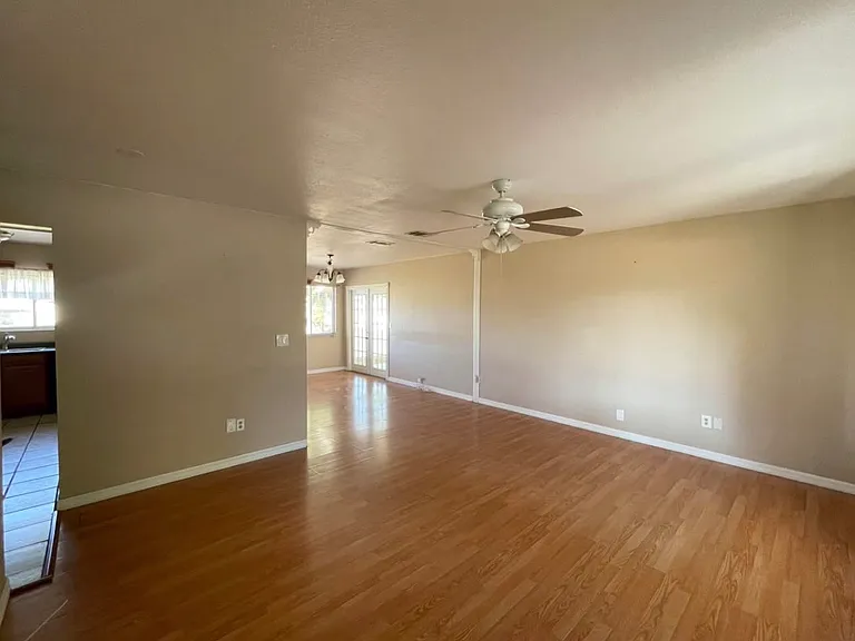 615 SW Bridgeport Dr — Photo 9