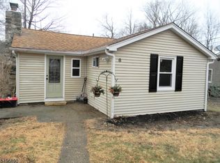 8 Beech Dr, Stockholm, NJ 07460