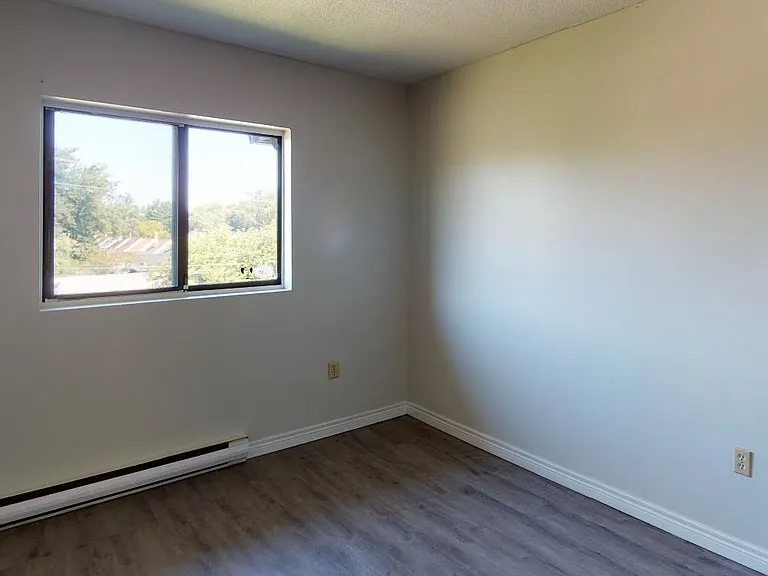 7285 Tranby Ave — Photo 8